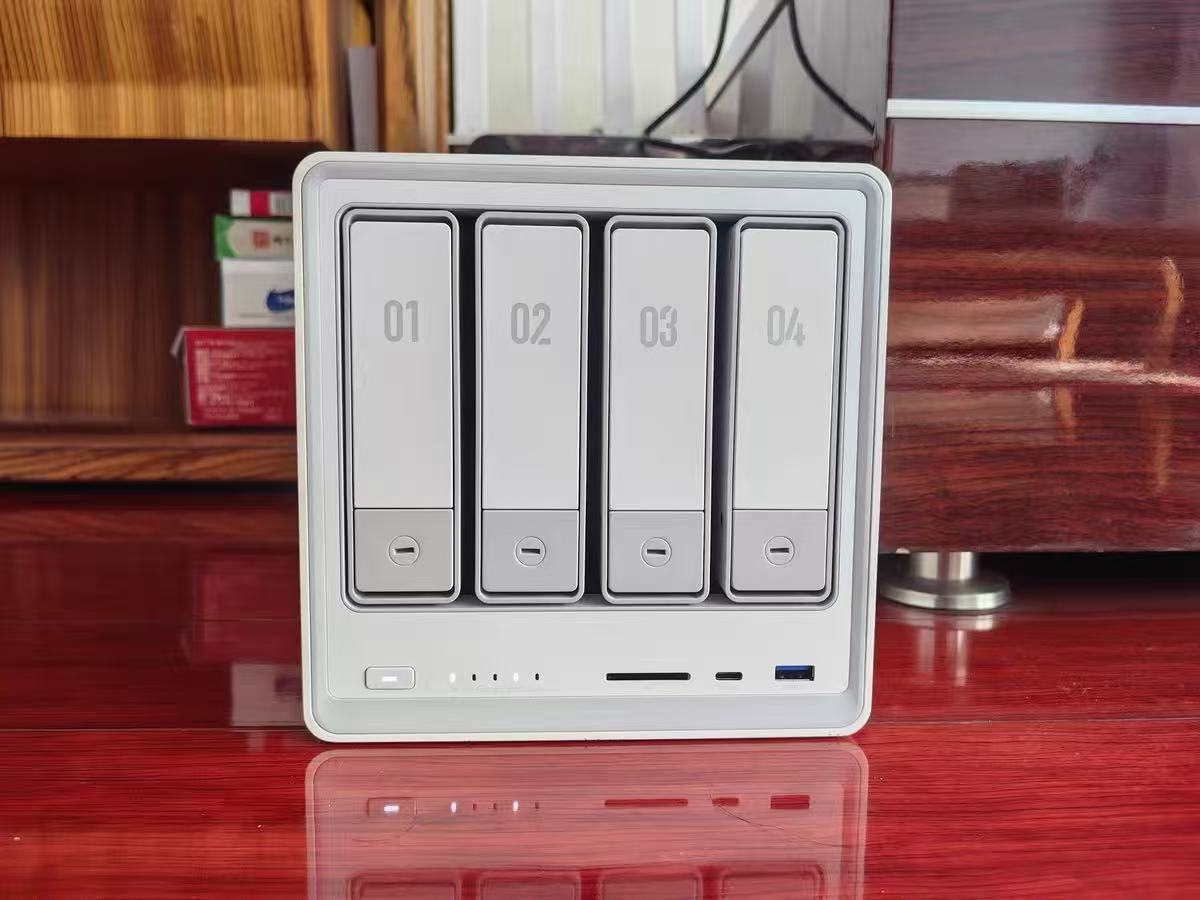 TLF Ugreen DXP4800 Plus NAS a  - Ddr5 8Gb recensione e prezzo